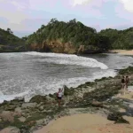 Batu Bengkung Beach in Malang, Natural Beauty with Stunning Ocean Views and Exotic Coral