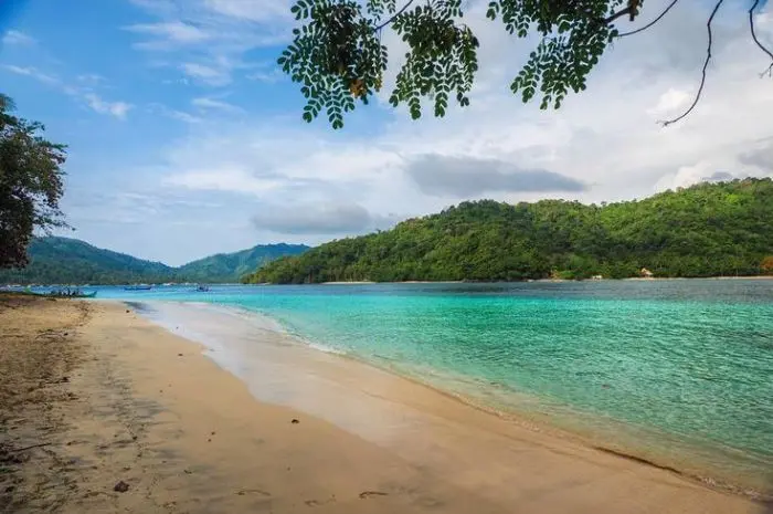 Kiluan Bay, Lampung A Tourist Destination with Stunning Sea Views and Dolphin Attractions